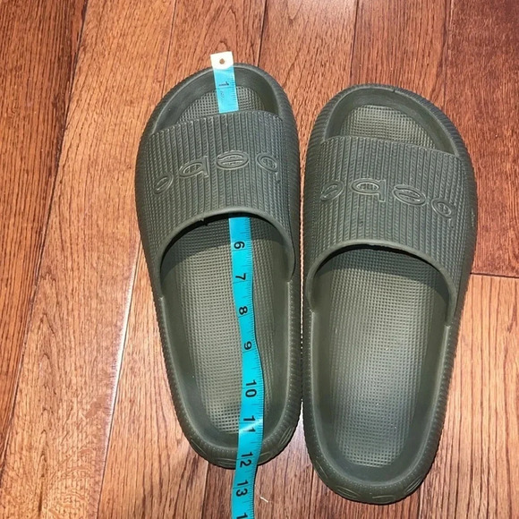 Bebe Malaga Olive 🫒 foam slides  Sz 10 - Picture 9 of 10